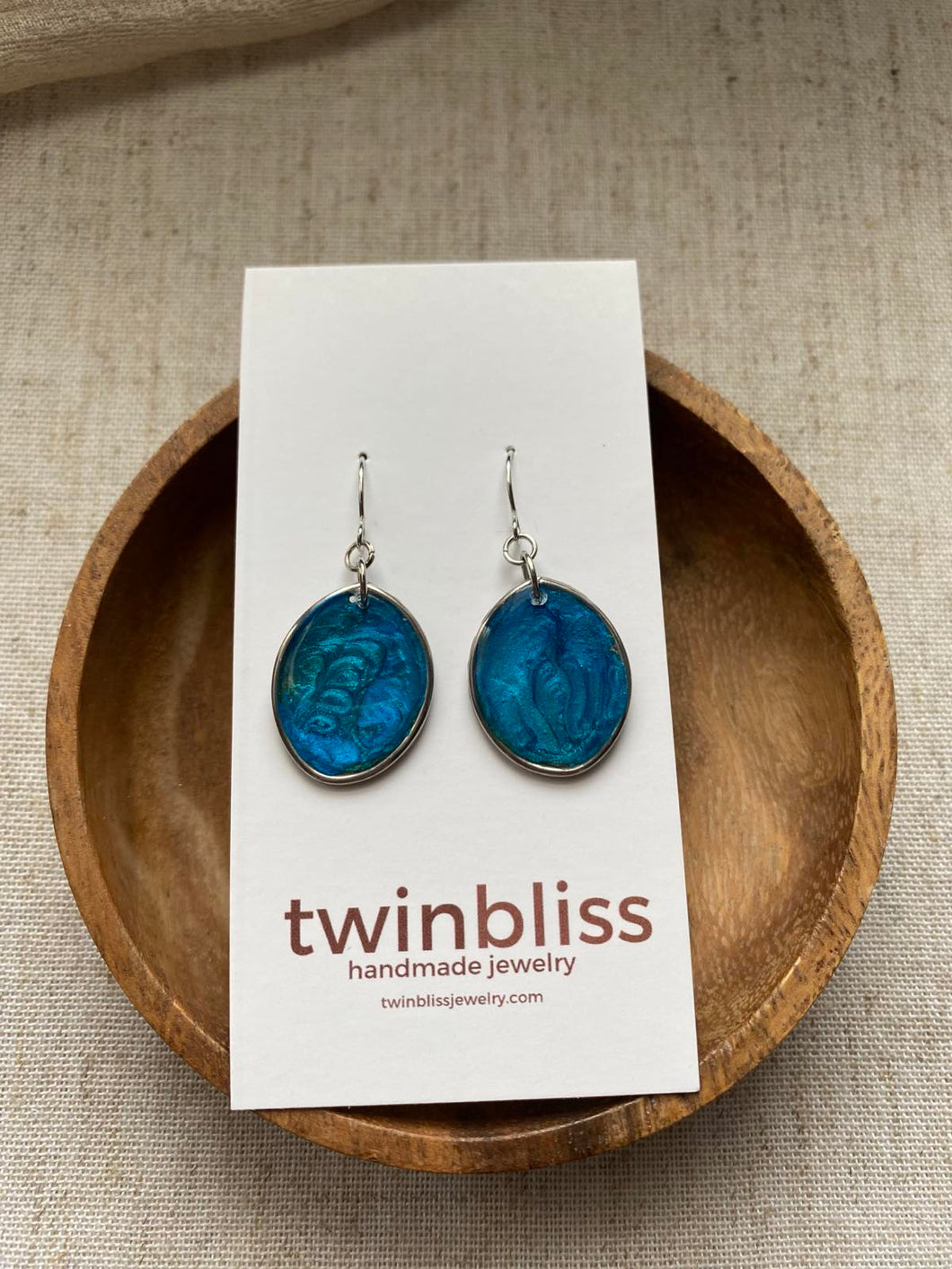 Medium Hammered Silver Chrome Blue Oval