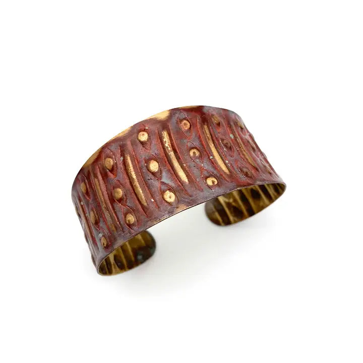 Brass patina bracelet - Warm red with dots and lines