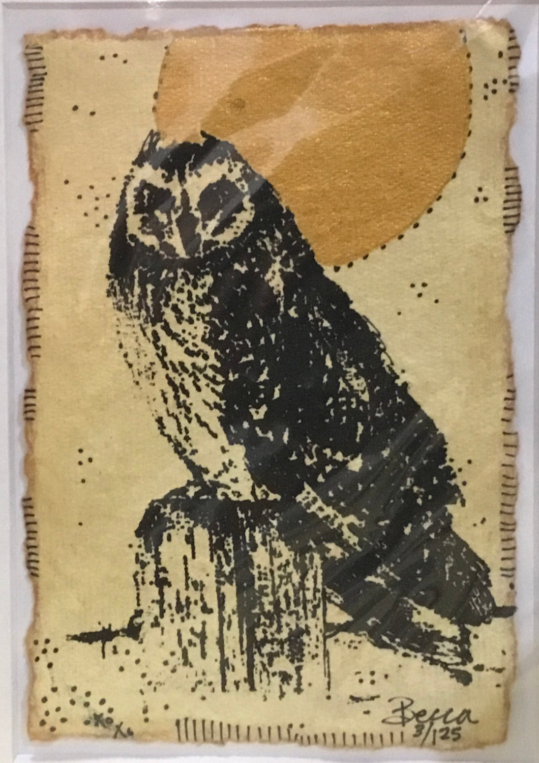 Short enamel owl golden moon