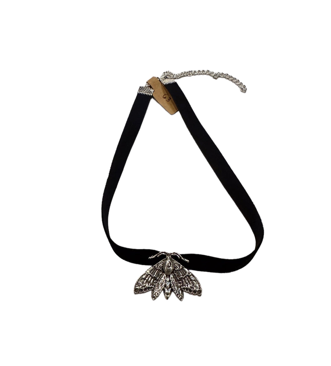 Large Moth Choker