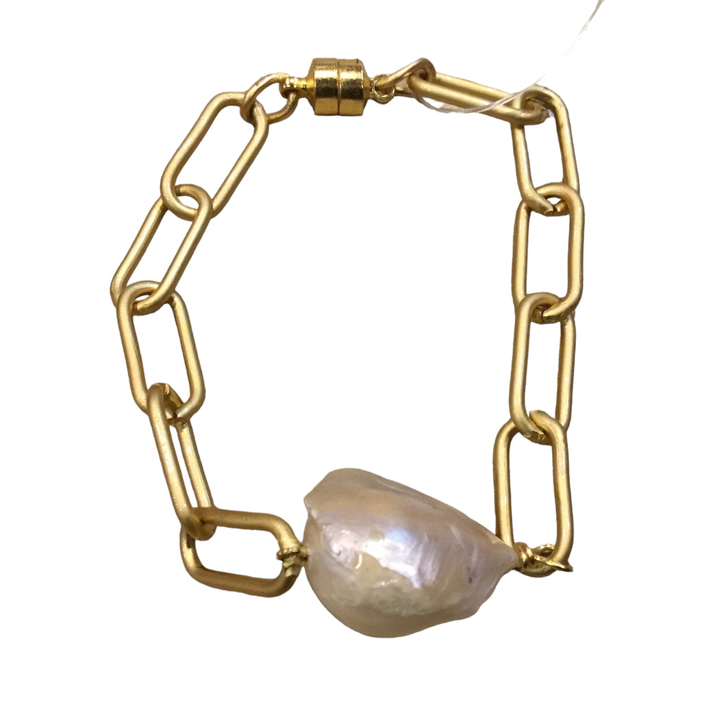 Gold Paperclip Pearl Bracelet