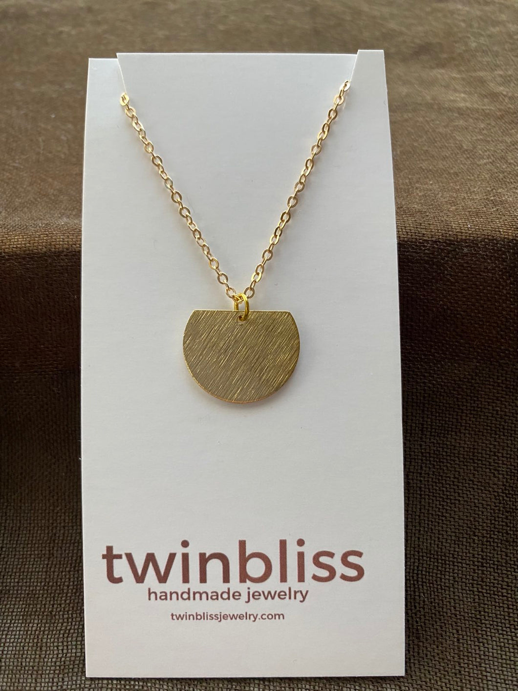 Kay Necklace - Minimalist Quarter Circle Gold