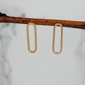Medium Paperclip Oval Studs - gold-filled