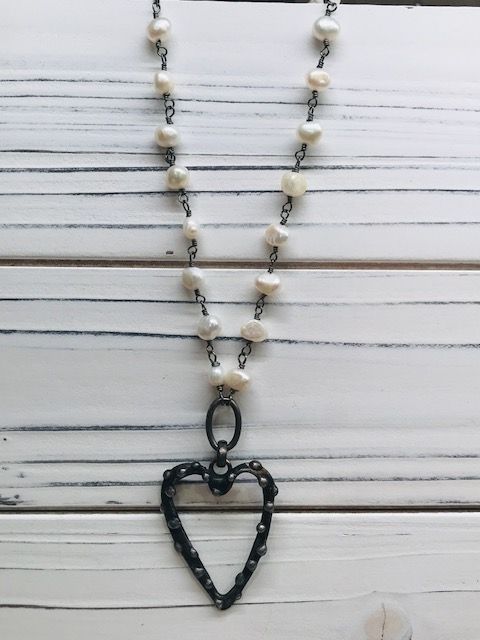 Bumpy Heart w/ White Pearl