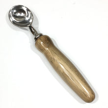 #046 - Ice cream scoop with wood handle