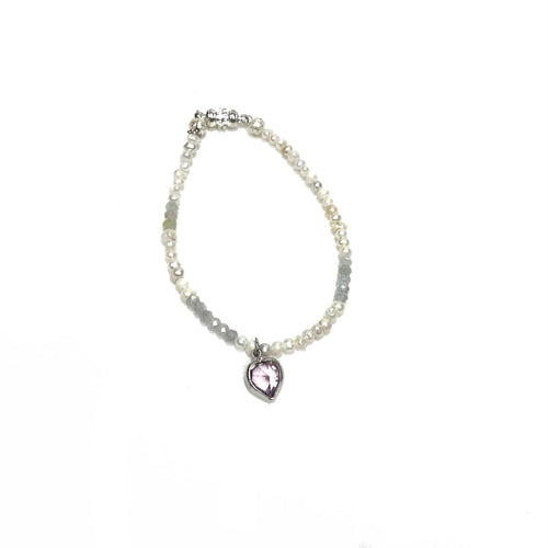 Bracelet - Pearls, Czech Glass Beads and Vintage Czech Glass Heart with magnetic clasp