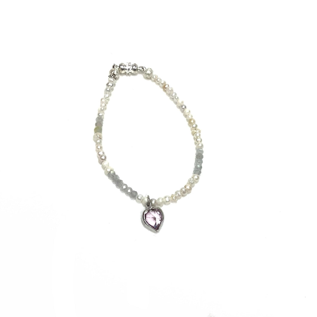 Bracelet - Pearls, Czech Glass Beads and Vintage Czech Glass Heart with magnetic clasp