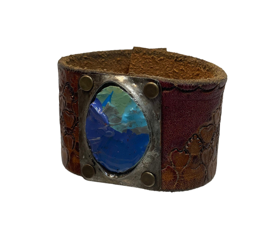 Light Leather Cuffs with Stone